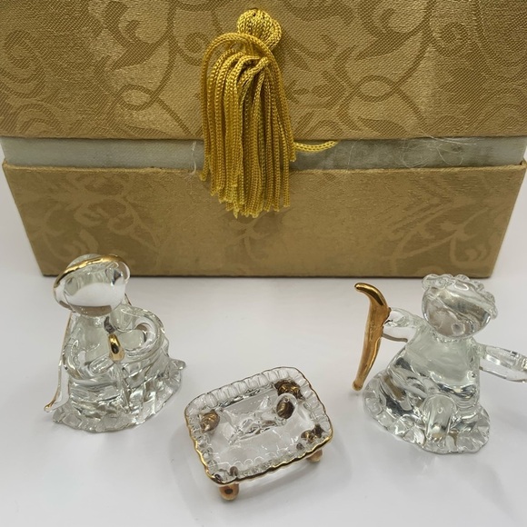 Messengers...Set of Mary, Joseph and baby Jesus. Glass with gold trim. - Picture 1 of 12